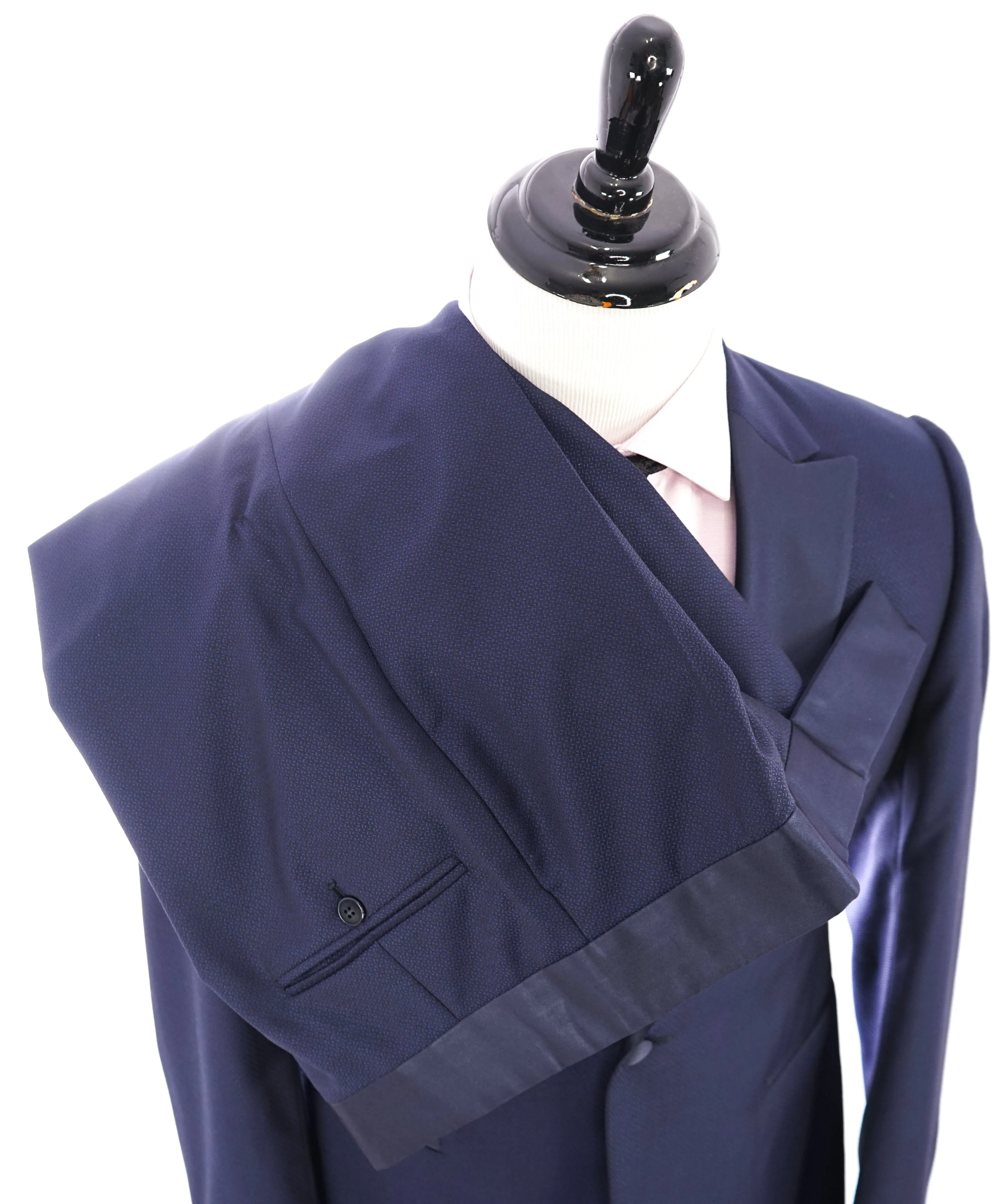 ARMANI COLLEZIONI - "M Line" Blue Geometric 1-Button Tuxedo Peak Lapels - 40R