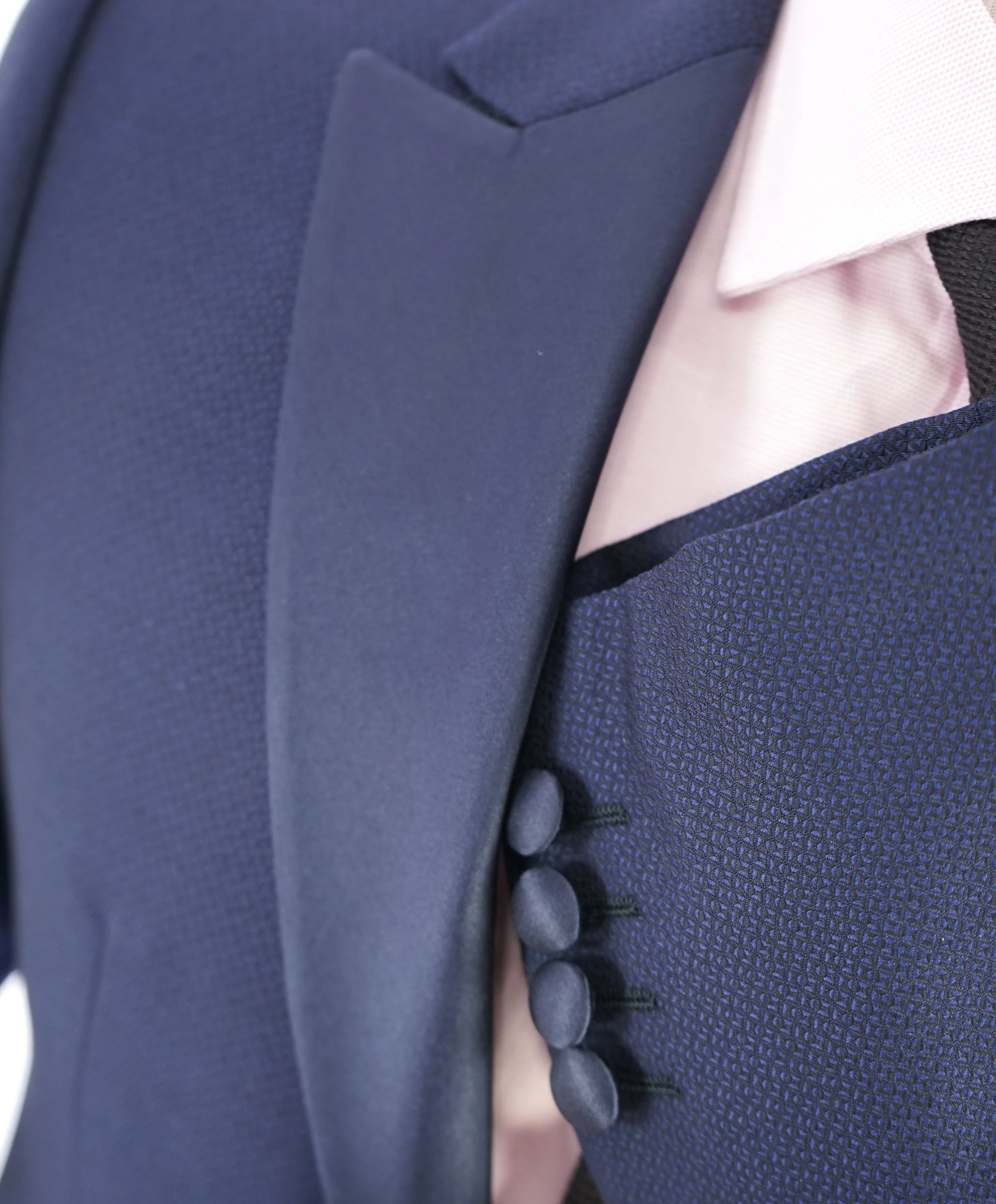 ARMANI COLLEZIONI - "M Line" Blue Geometric 1-Button Tuxedo Peak Lapels - 40R
