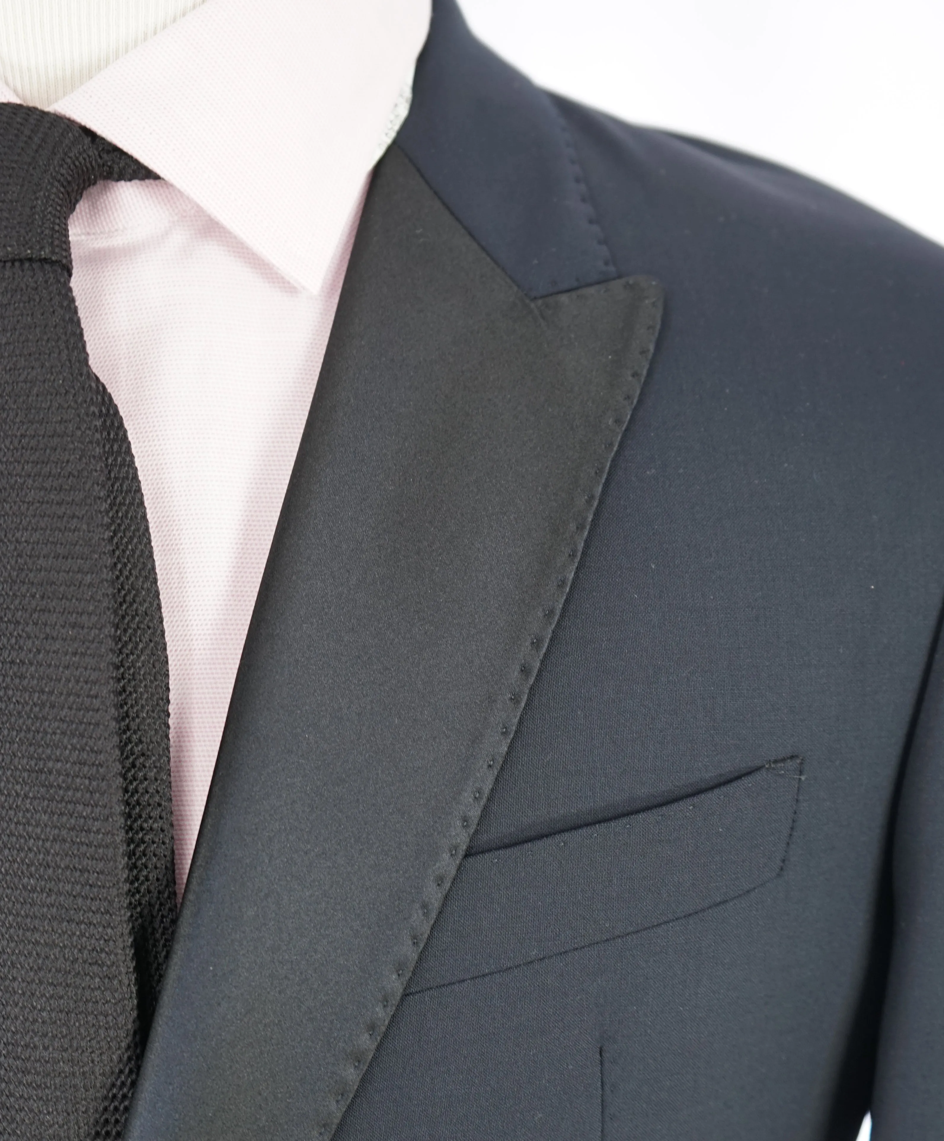 ARMANI COLLEZIONI - "M Line" Blue Slim 1-Button Tuxedo Peak Lapels - 42R