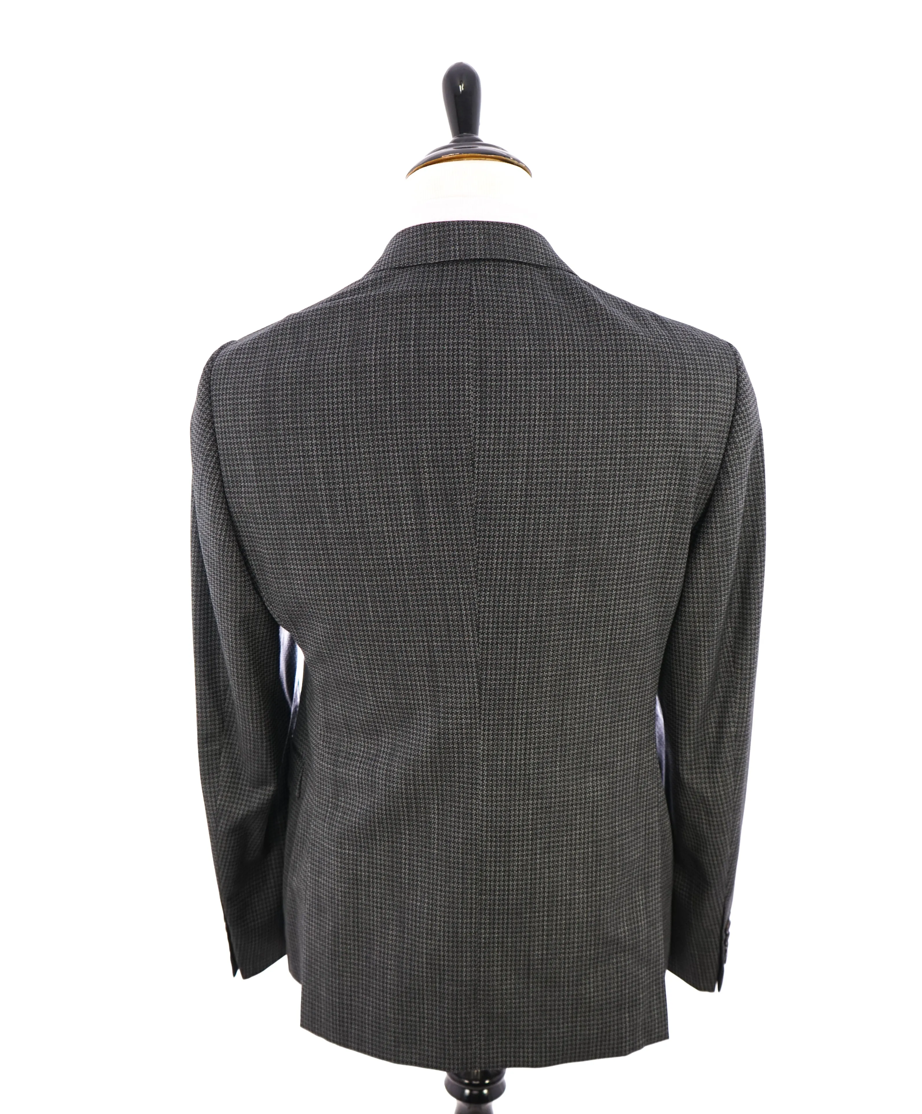 ARMANI COLLEZIONI -  "M Line" Houndstooth Gray Peak Lapel Suit - 46R