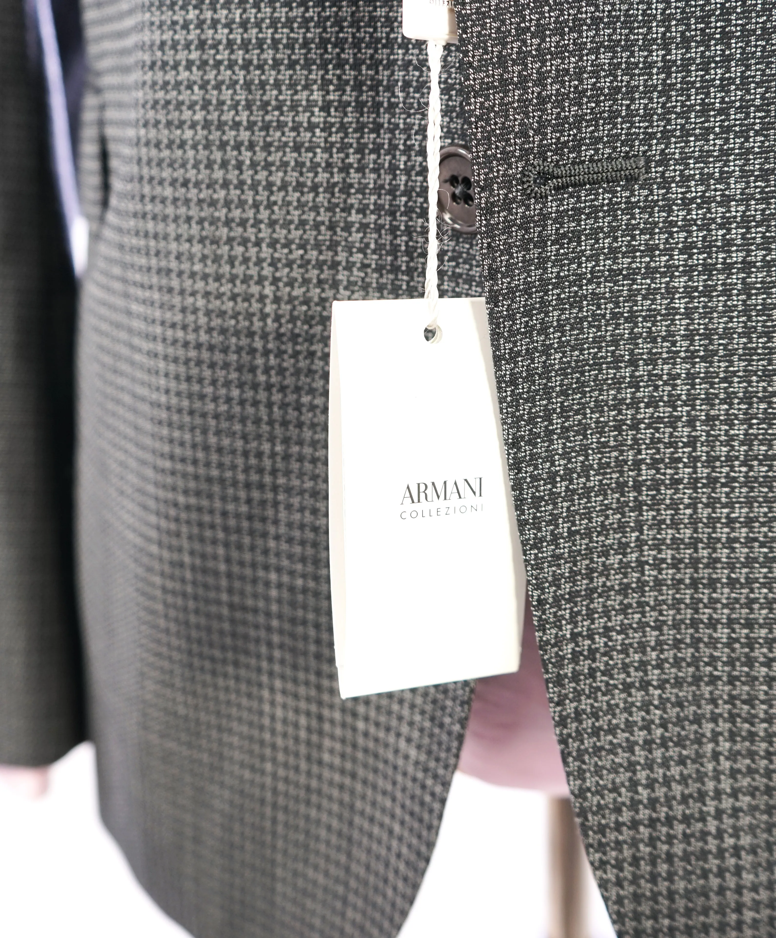 ARMANI COLLEZIONI -  "M Line" Houndstooth Gray Peak Lapel Suit - 46R