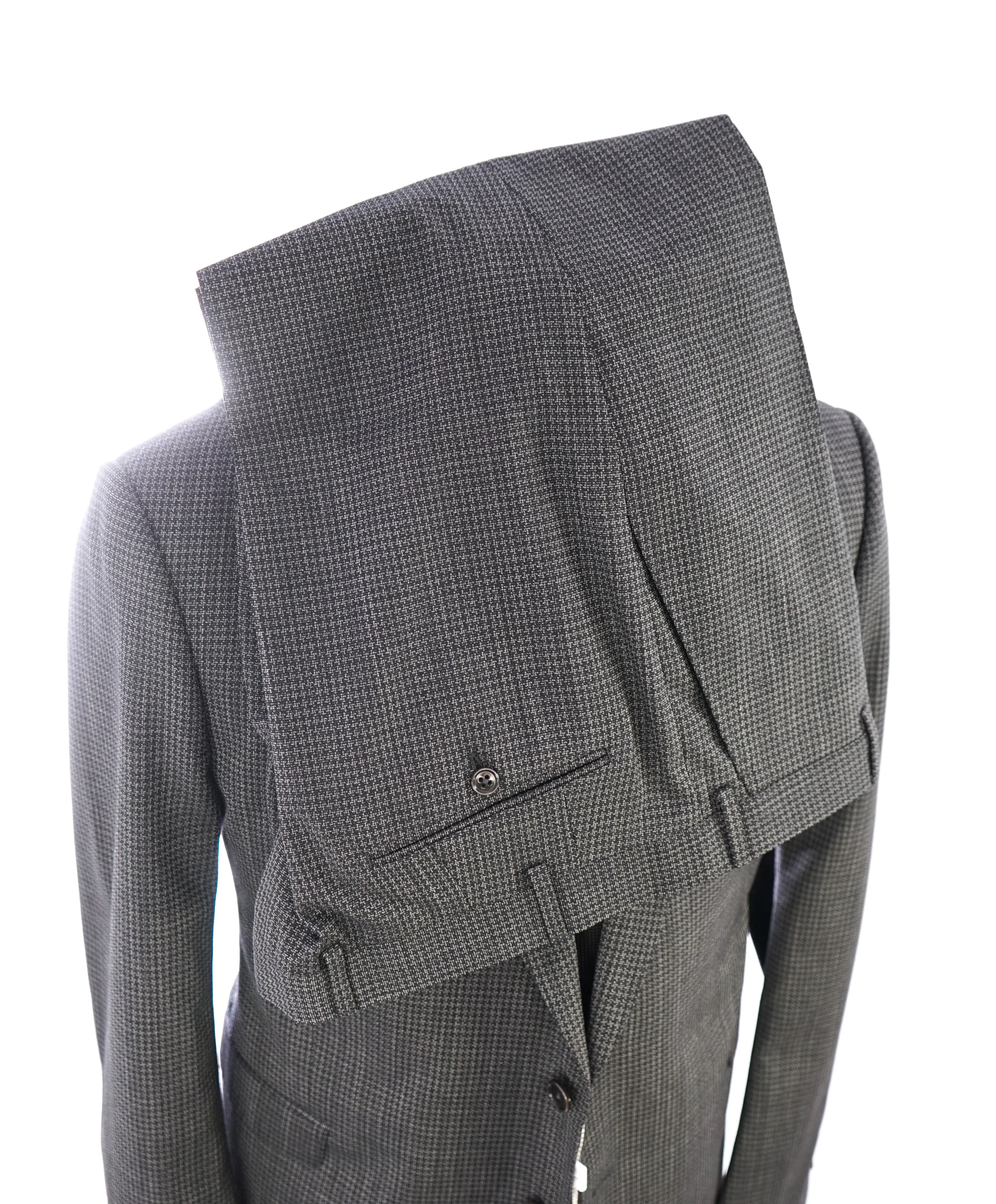 ARMANI COLLEZIONI -  "M Line" Houndstooth Gray Peak Lapel Suit - 46R