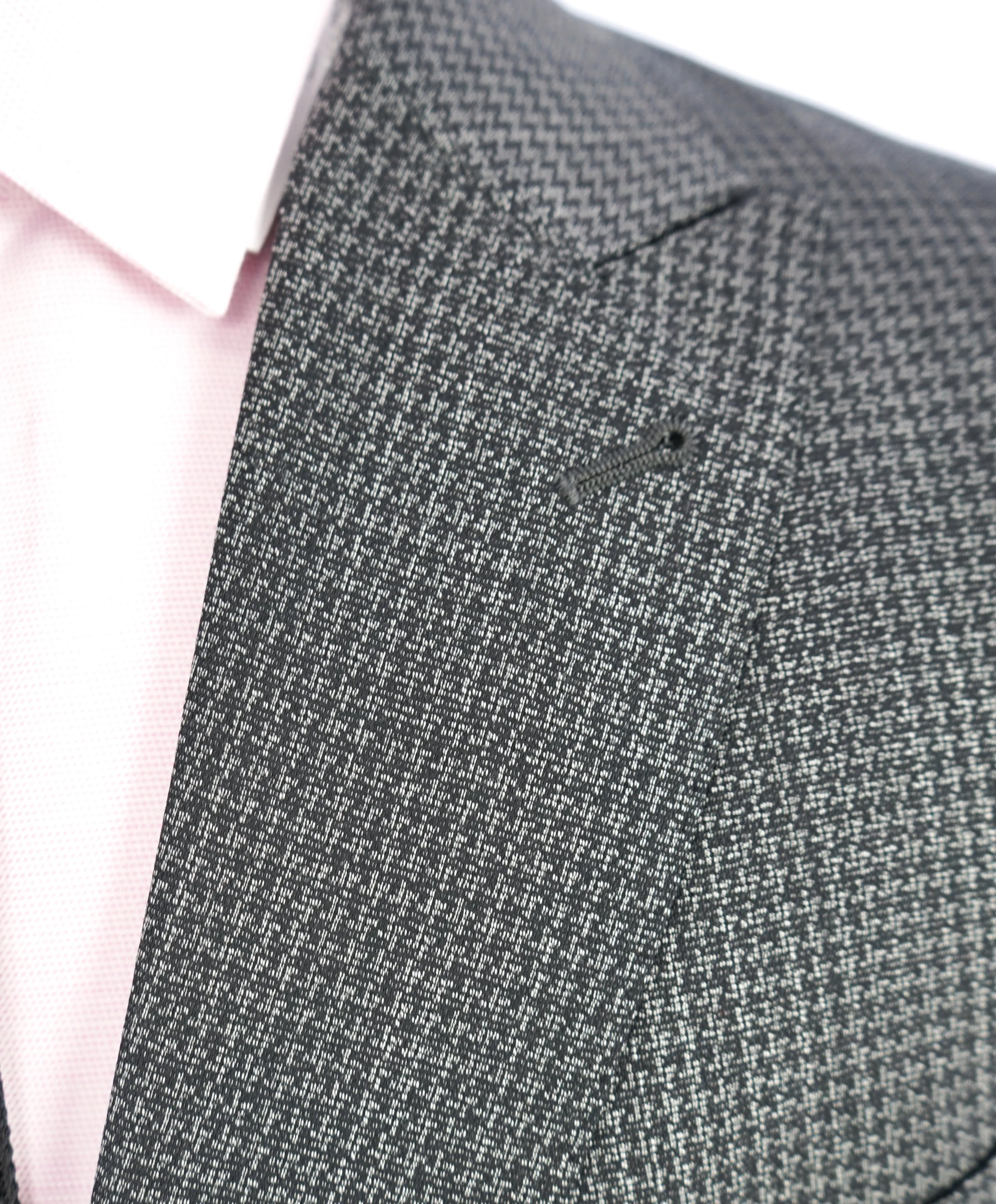 ARMANI COLLEZIONI -  "M Line" Houndstooth Gray Peak Lapel Suit - 46R