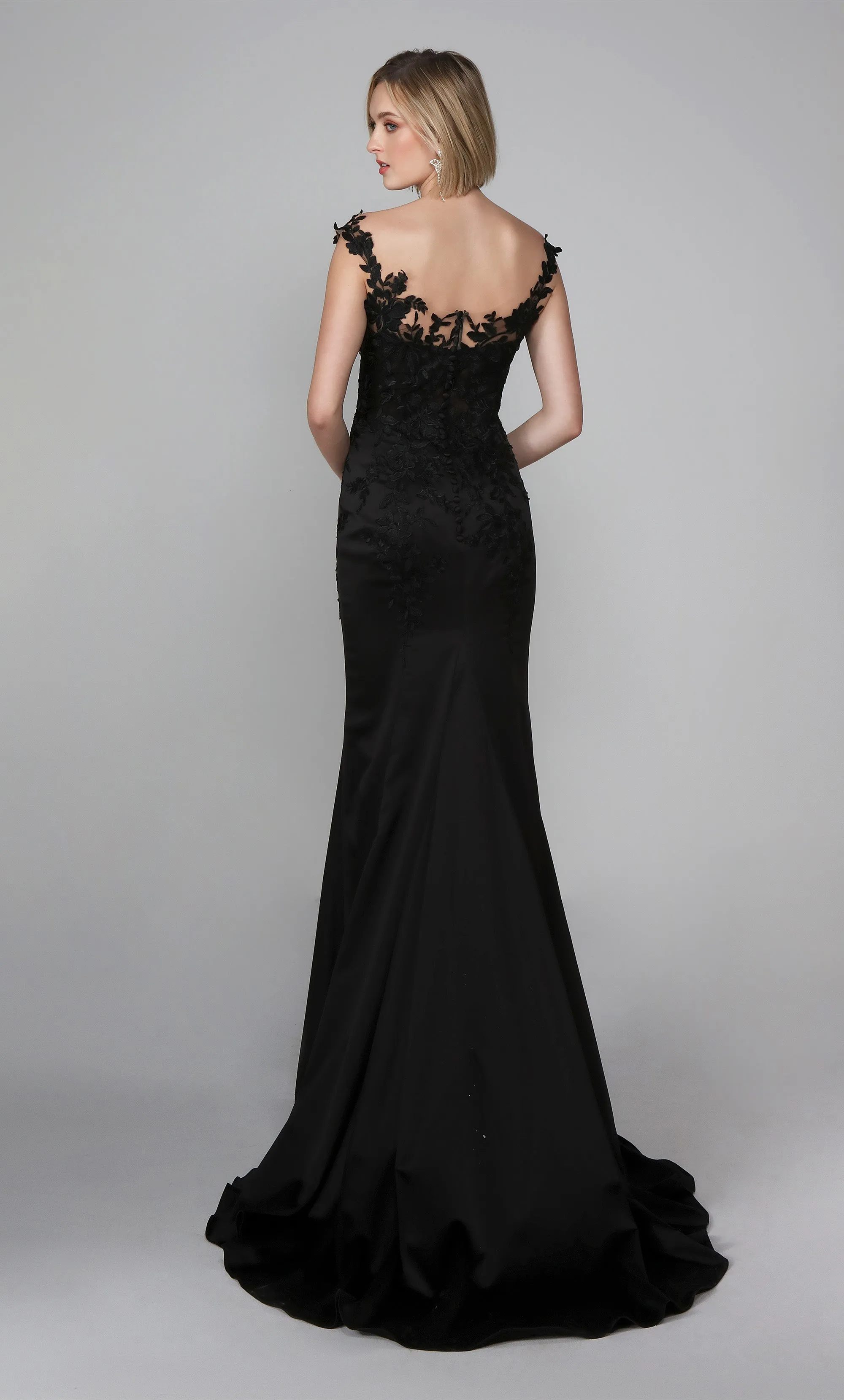 Formal Dress:Long Bridal Gown, Off The Shoulder, Fit N Flare