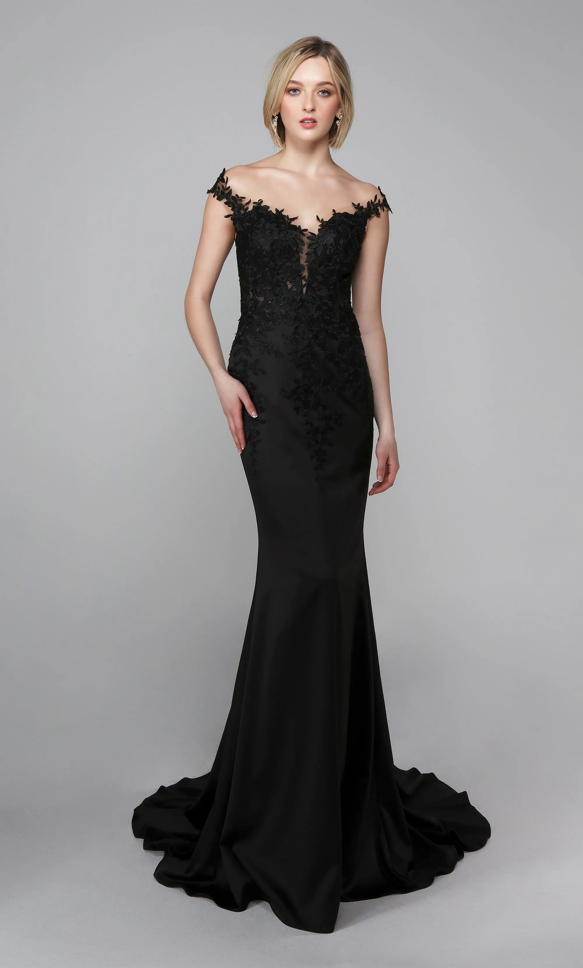 Formal Dress:Long Bridal Gown, Off The Shoulder, Fit N Flare