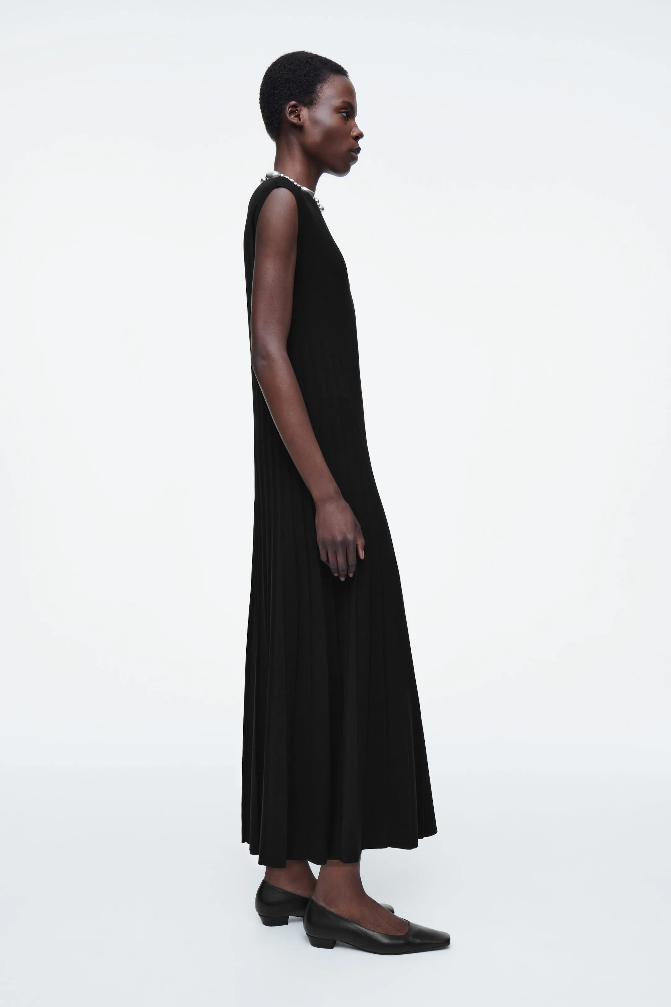 Knitted pleated maxi dress
