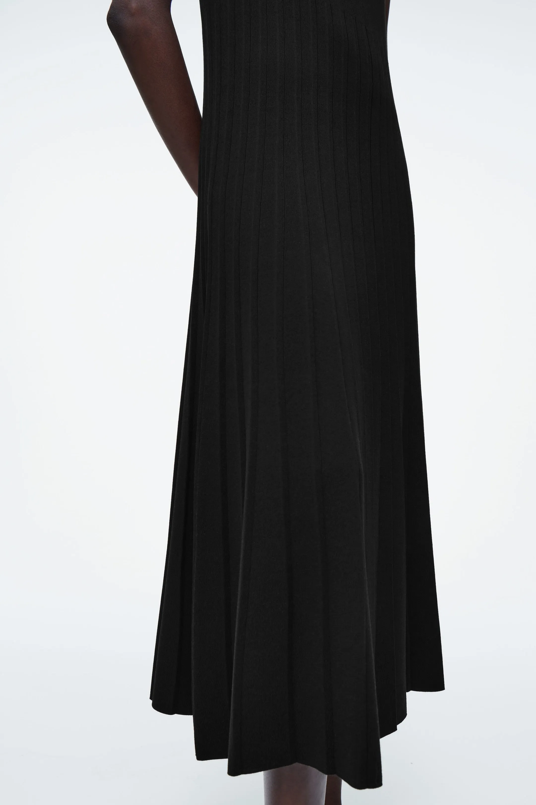 Knitted pleated maxi dress