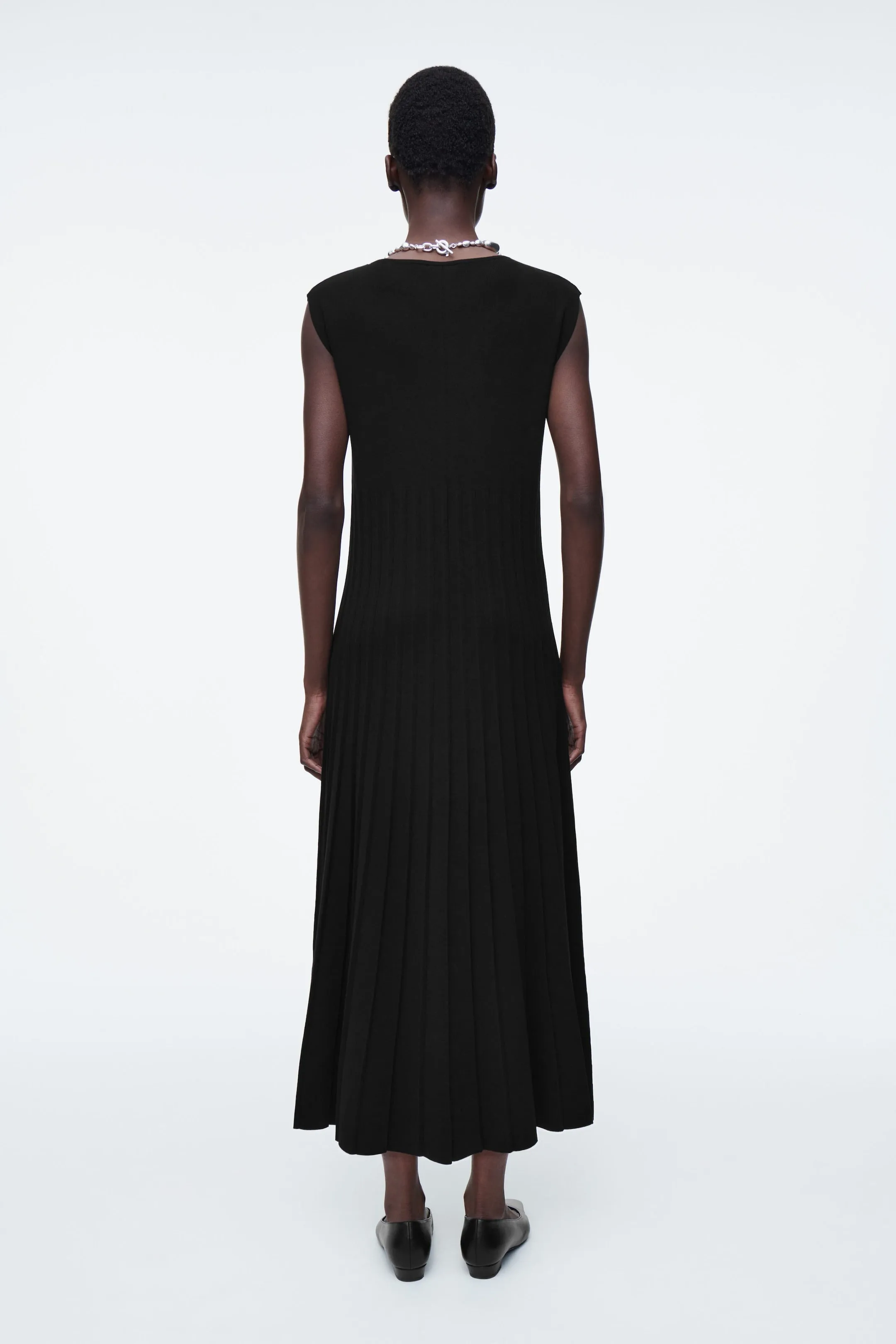 Knitted pleated maxi dress