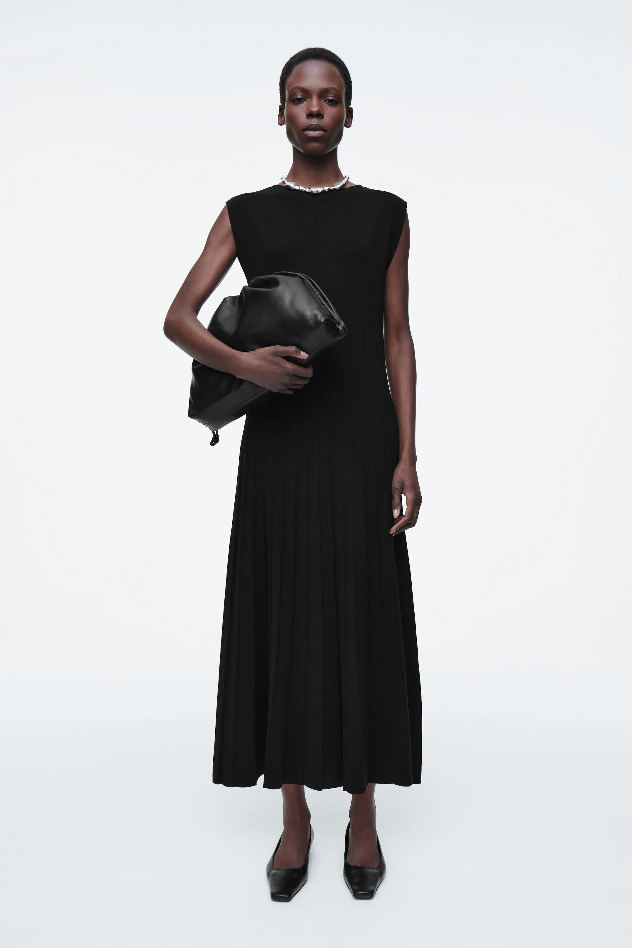 Knitted pleated maxi dress