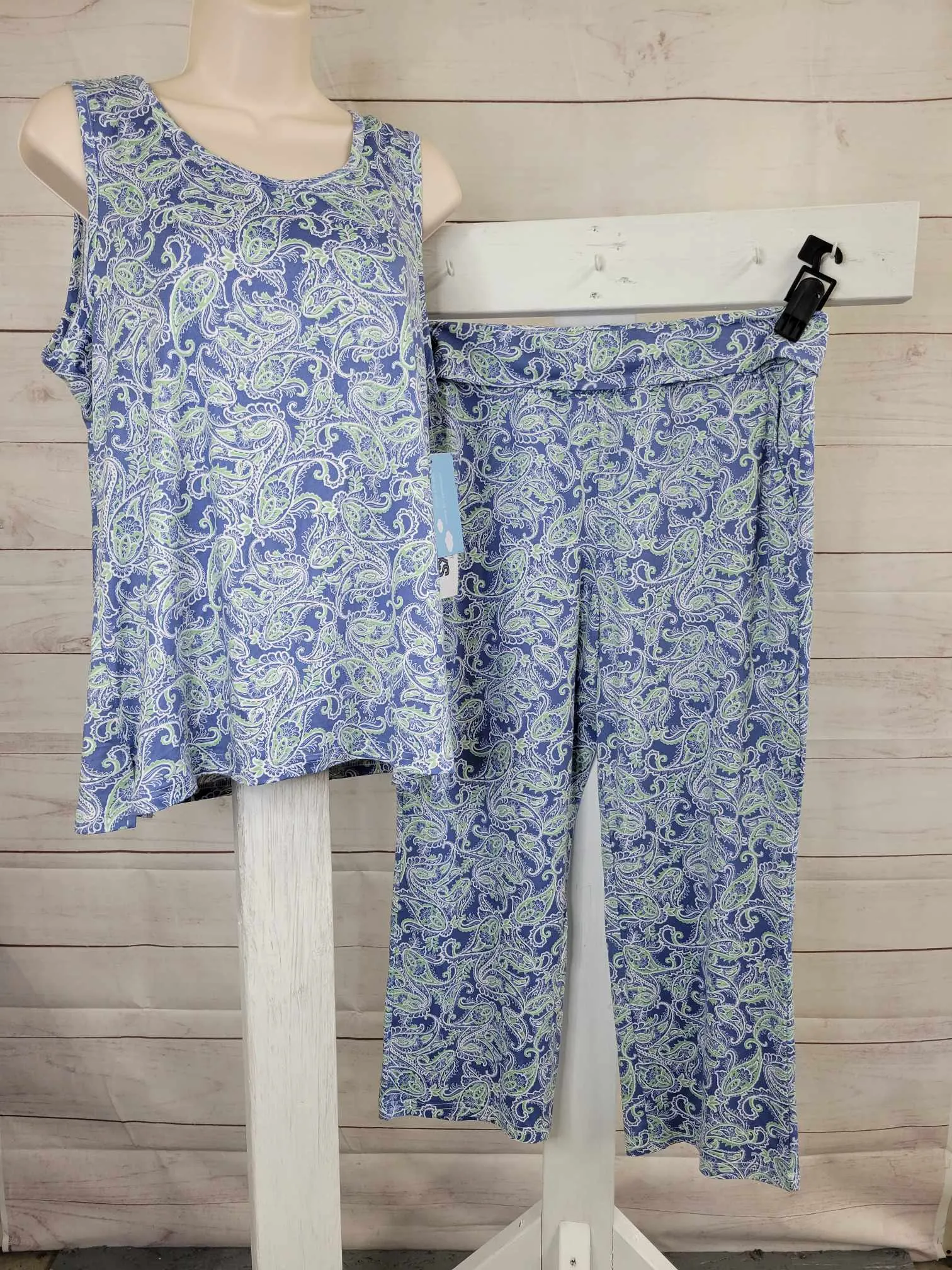 LARGE PAISLEY A592843 MUK LUKS Yoga & Beyond Cloud Knit Tank and Slim Pants Set