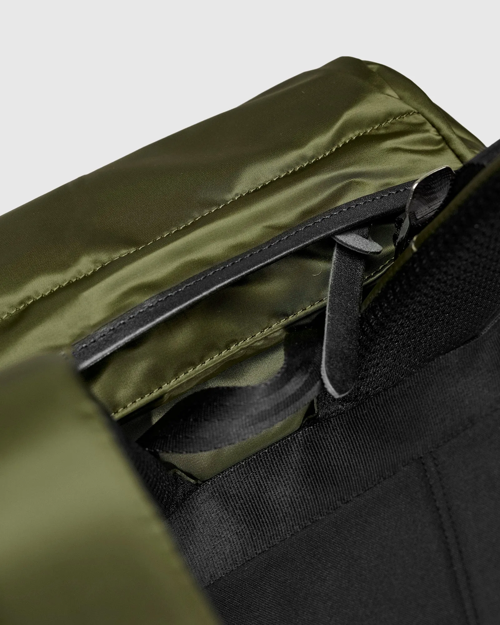 Lightning V2 Backpack in Khaki