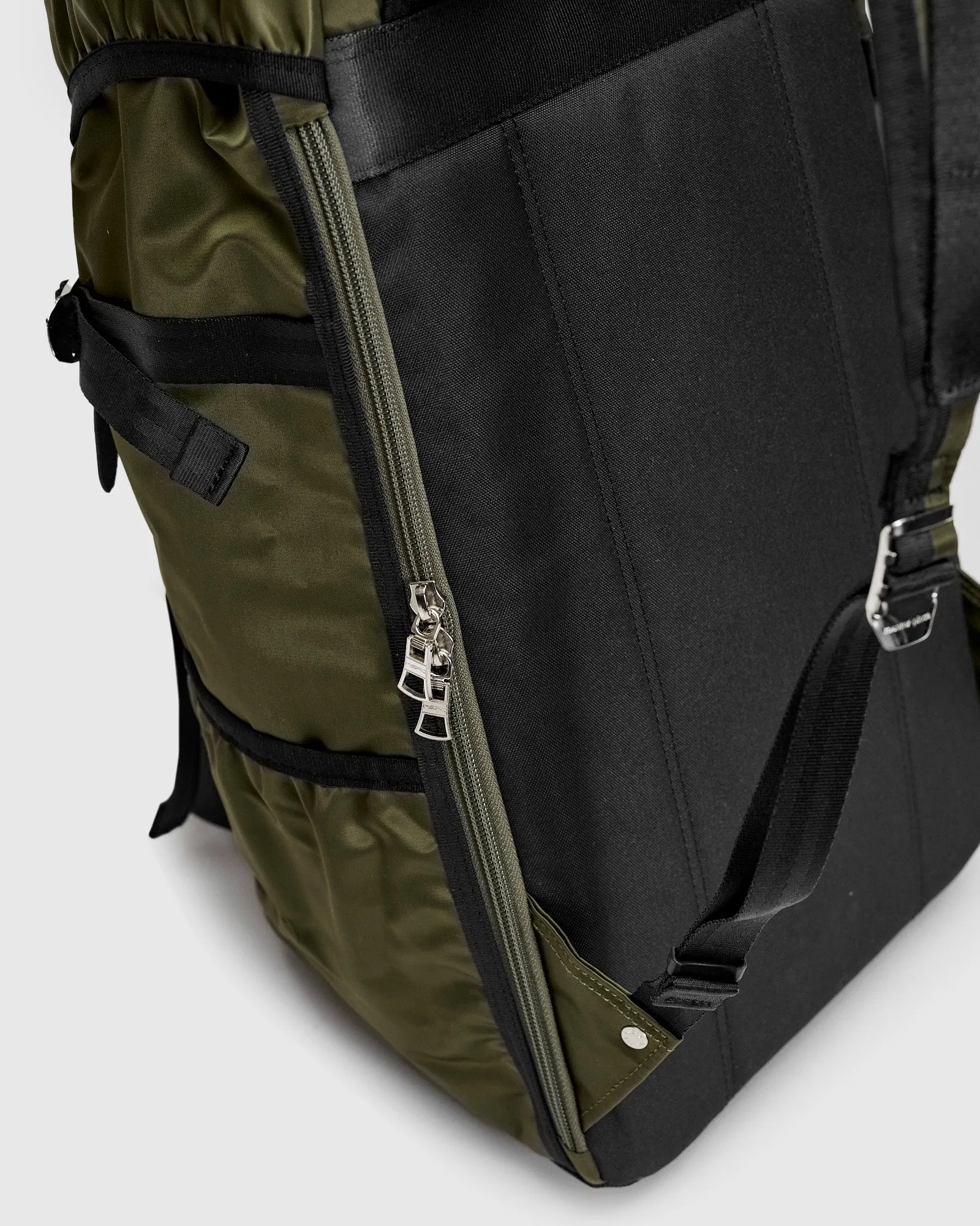 Lightning V2 Backpack in Khaki