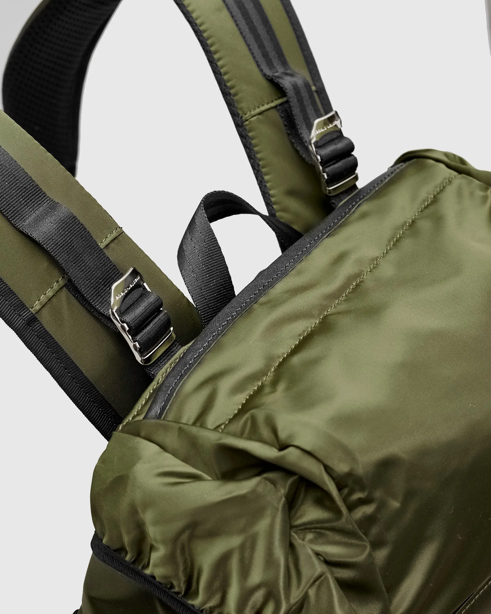 Lightning V2 Backpack in Khaki