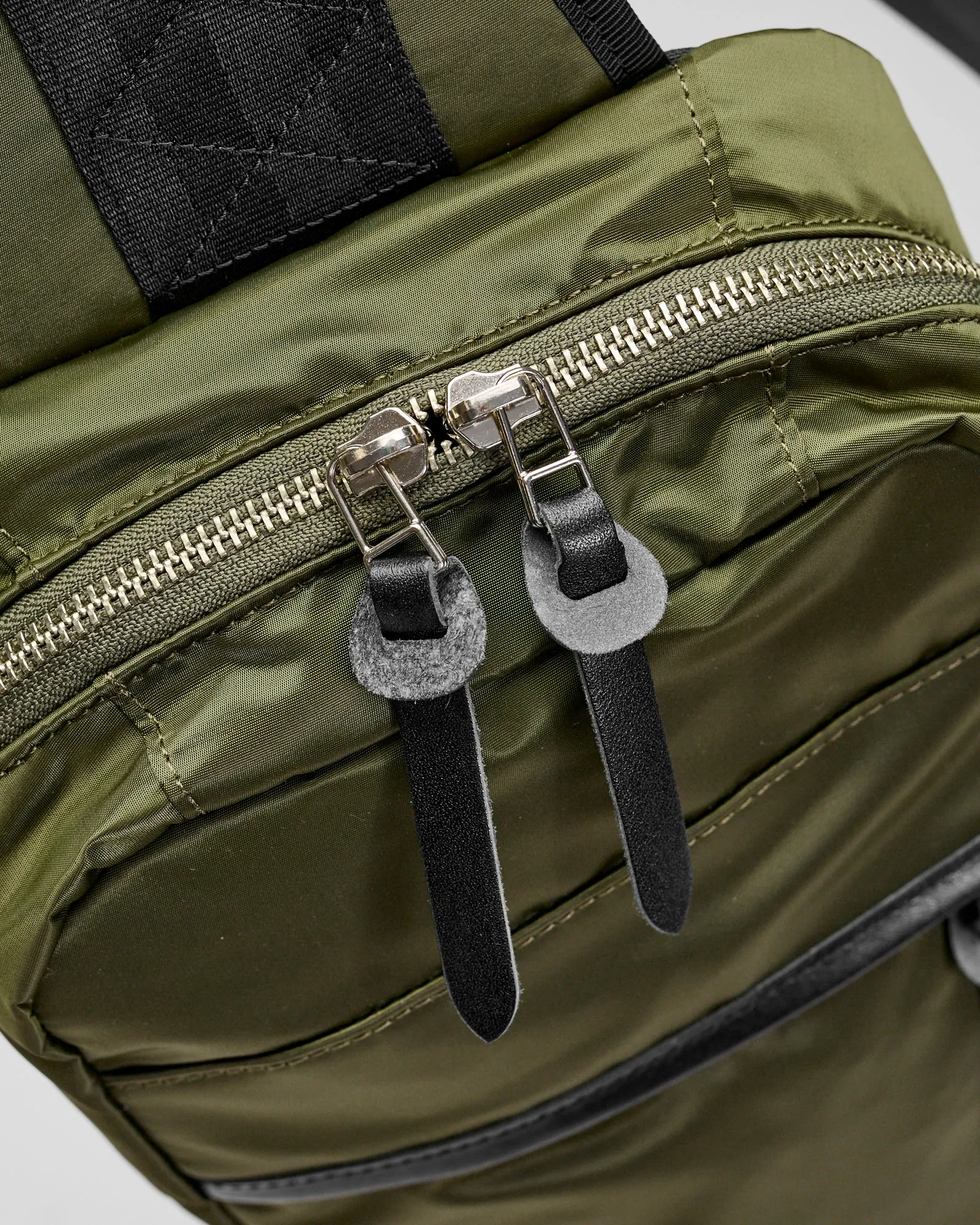 Lightning V2 Shoulder Sling Bag in Khaki