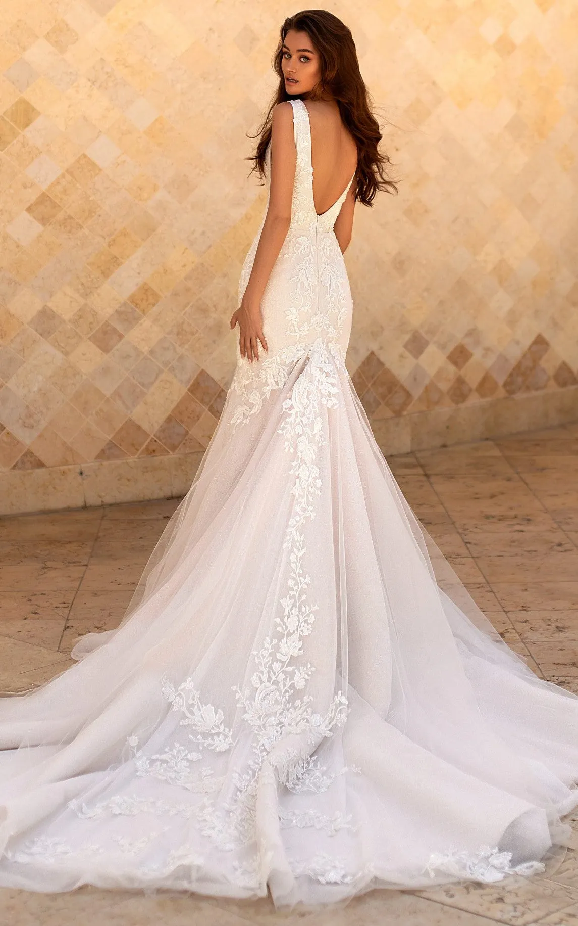 Modern Mermaid Floor-length Sleeveless Lace Wedding Dress with Appliques-716246