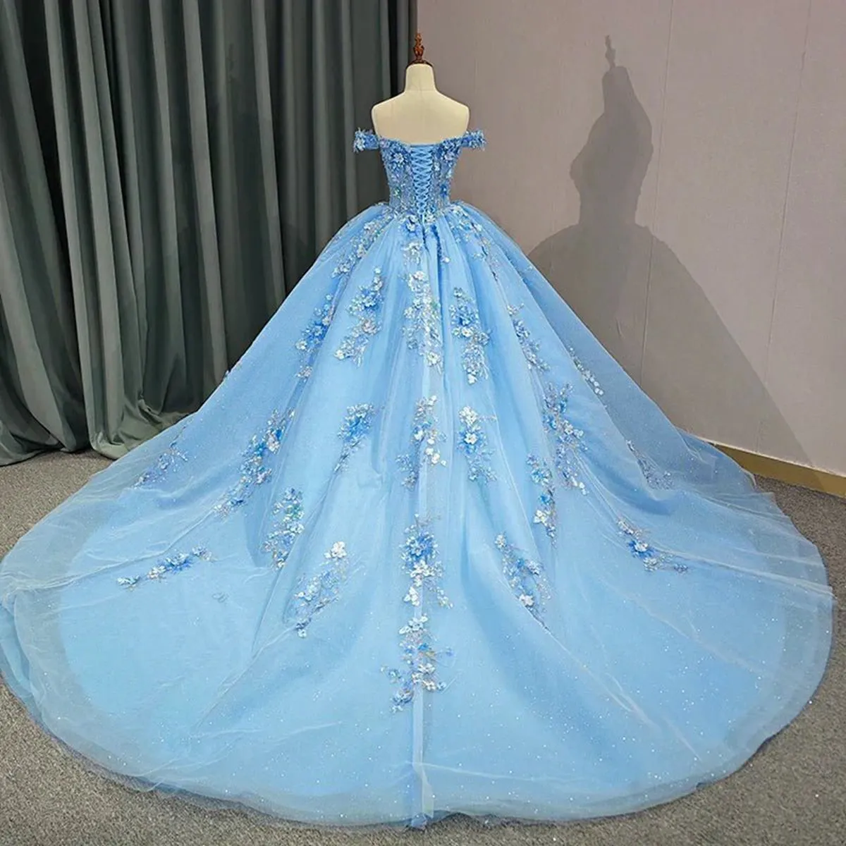 Quinceanera Dresses Elegant Sweetheart Off-the-shoulder Appliques Ball Gown