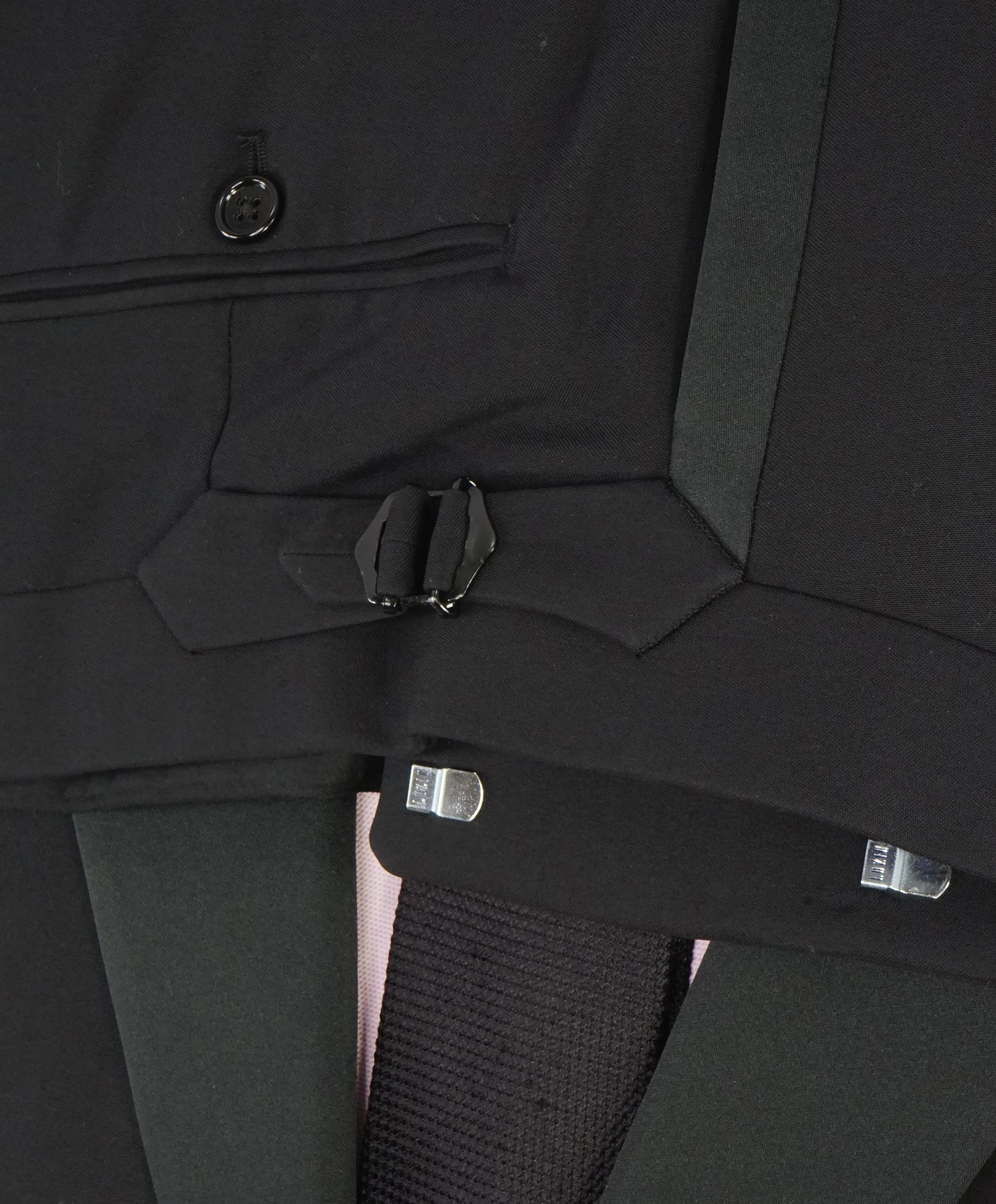 RALPH LAUREN PURPLE LABEL - Peak Lapel Black Tuxedo Suit With Side Tabs - 42R