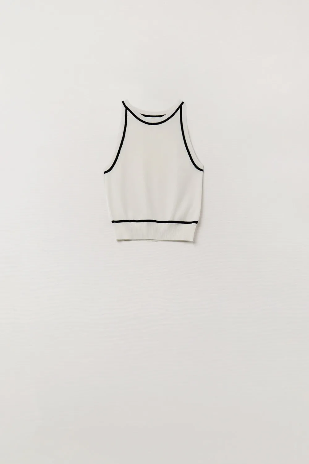 Sleeveless Sweater In White Featuring Black Lines On The Outside