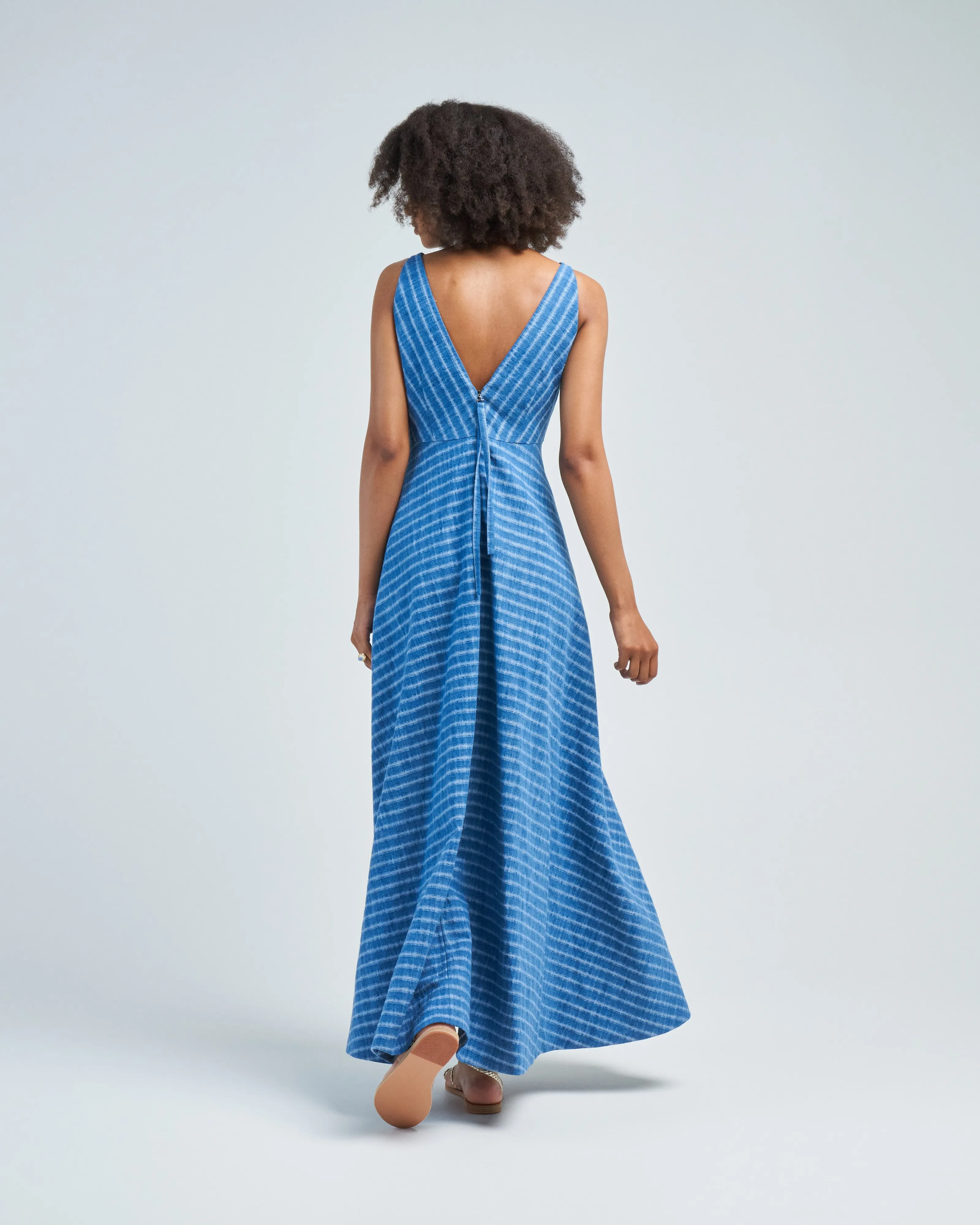 sleeveless vneck dress