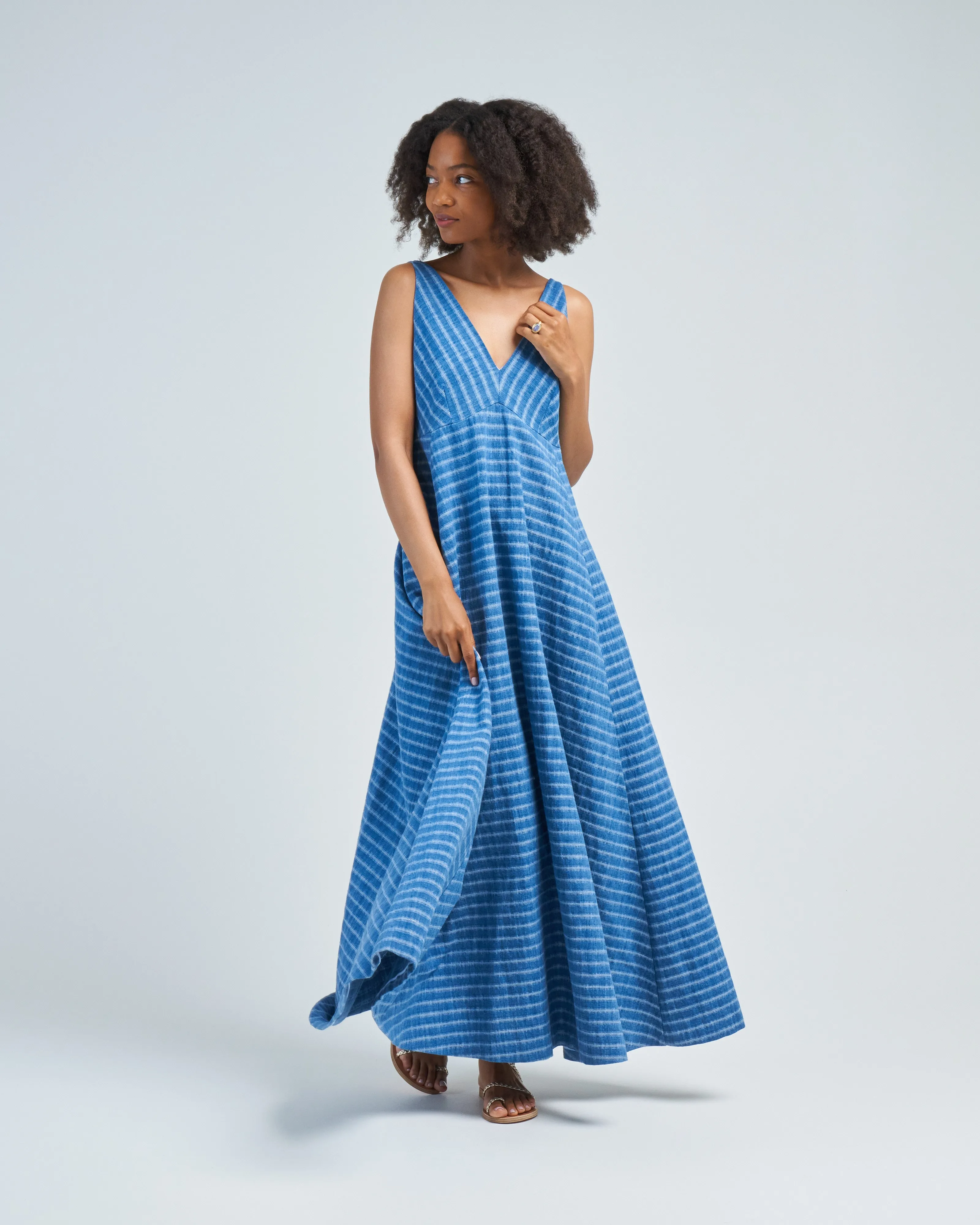 sleeveless vneck dress