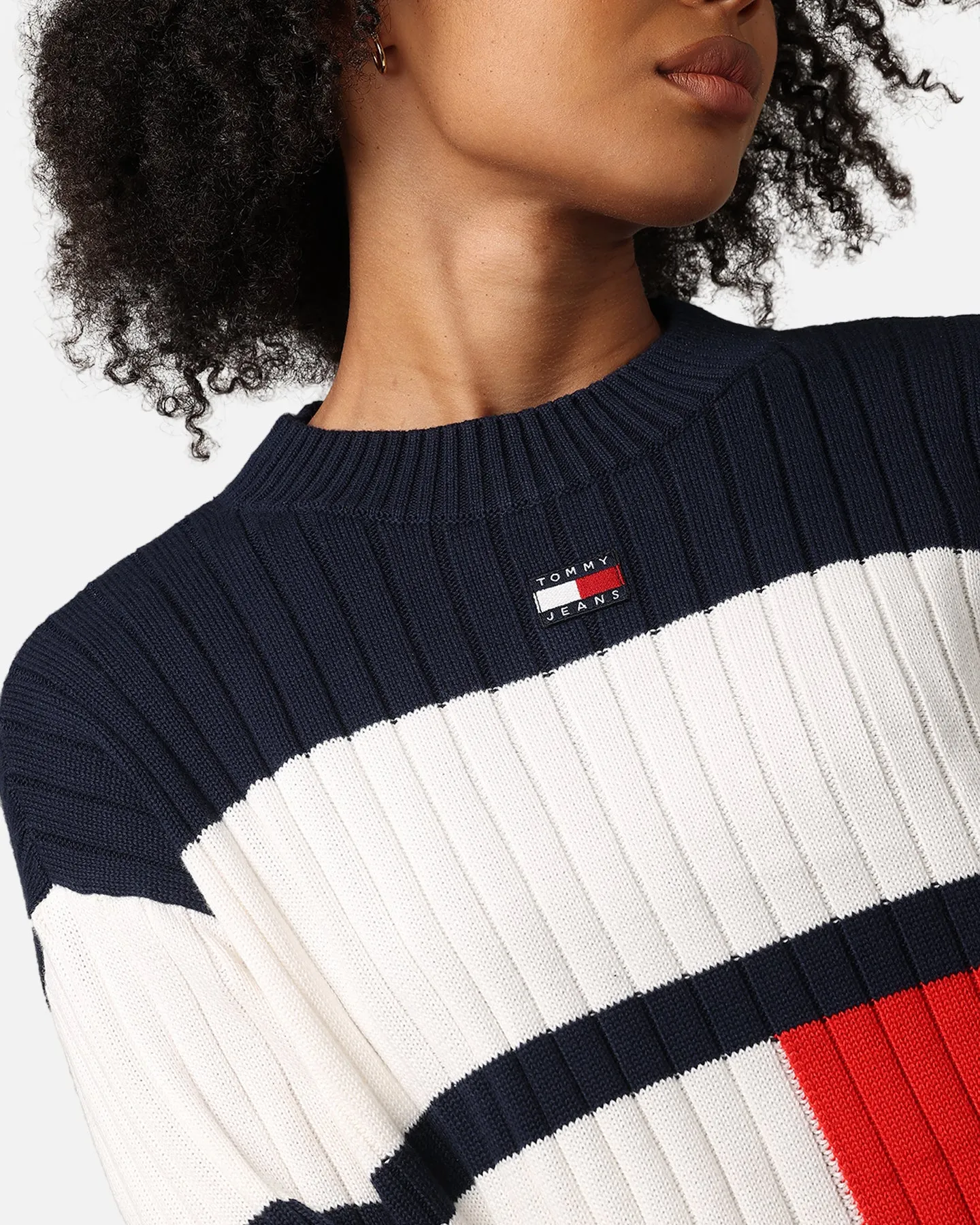 Tommy Jeans Women's TJW Colourblock Badge Sweater Ancient White/Multi