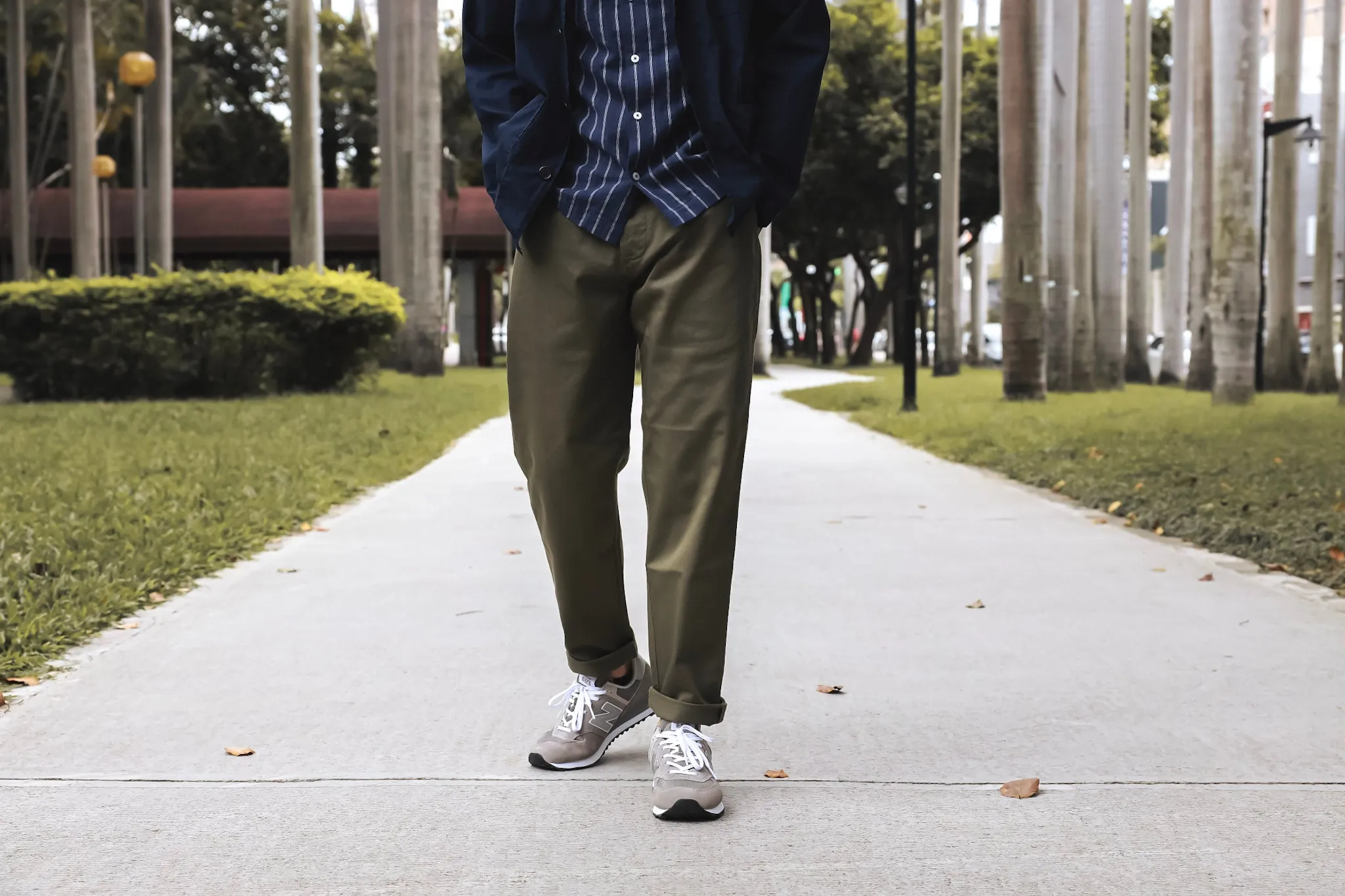【Universal Works】Military Chino In Light Olive Twill／橄欖色休閒軍褲