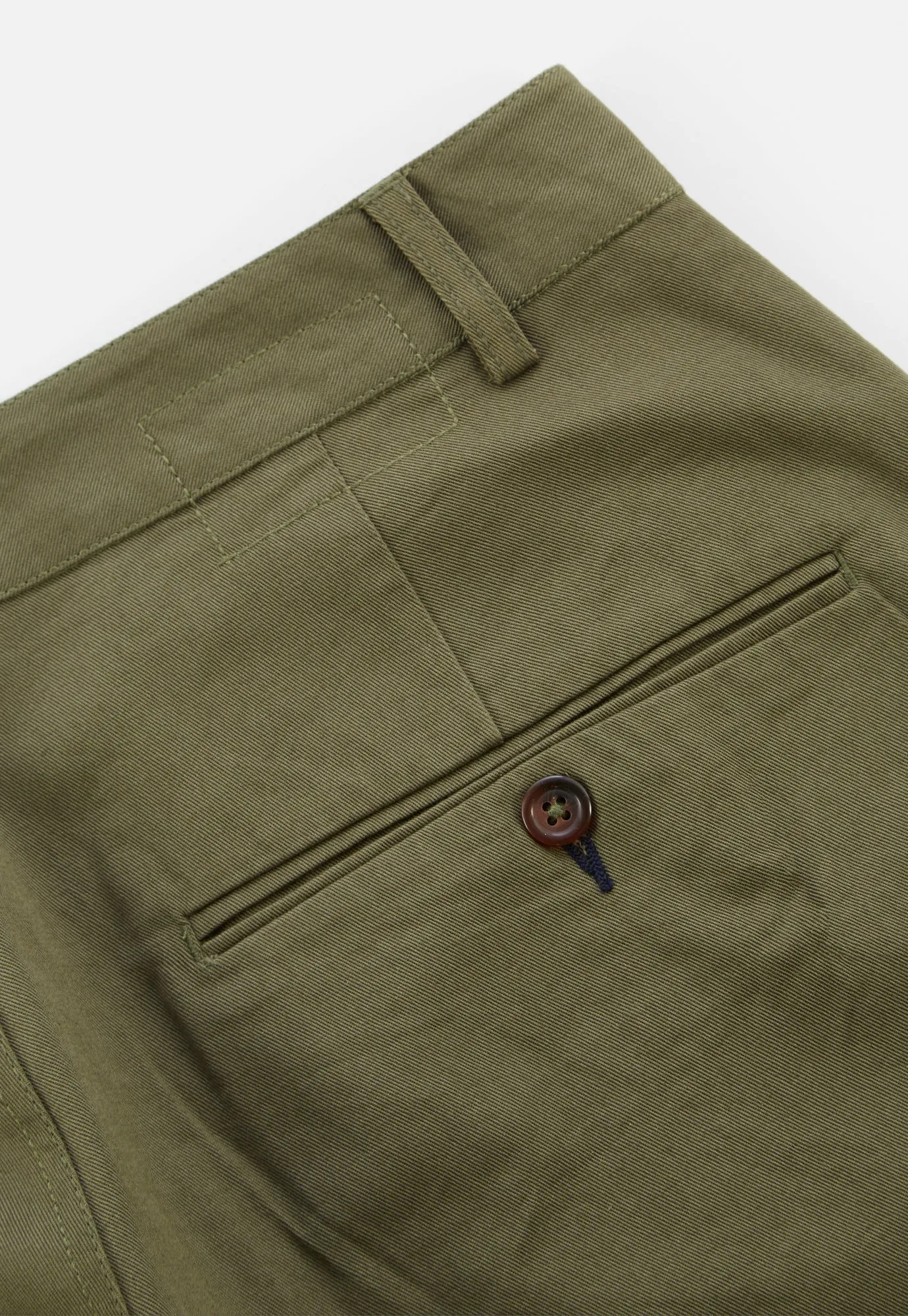 【Universal Works】Military Chino In Light Olive Twill／橄欖色休閒軍褲