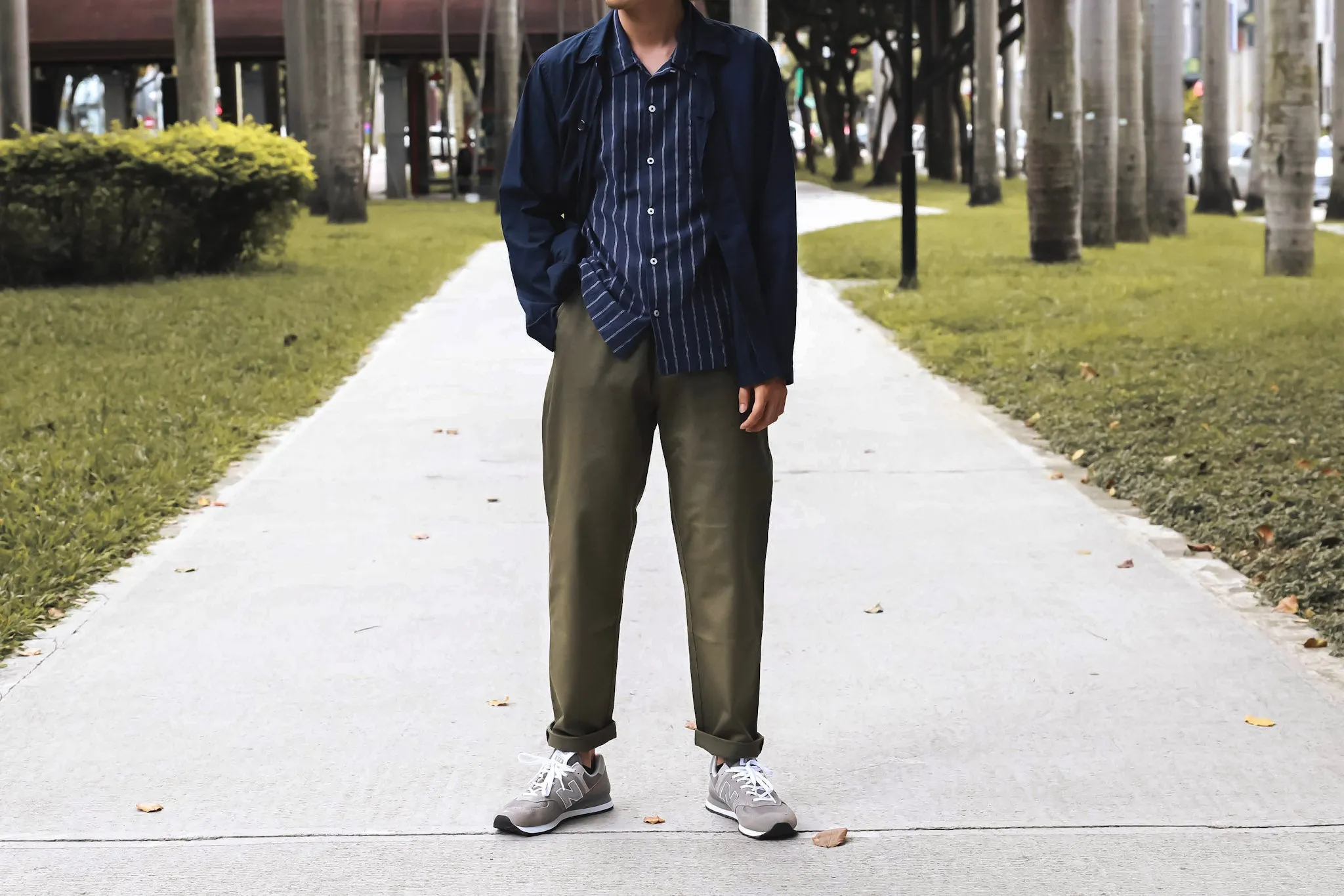 【Universal Works】Military Chino In Light Olive Twill／橄欖色休閒軍褲